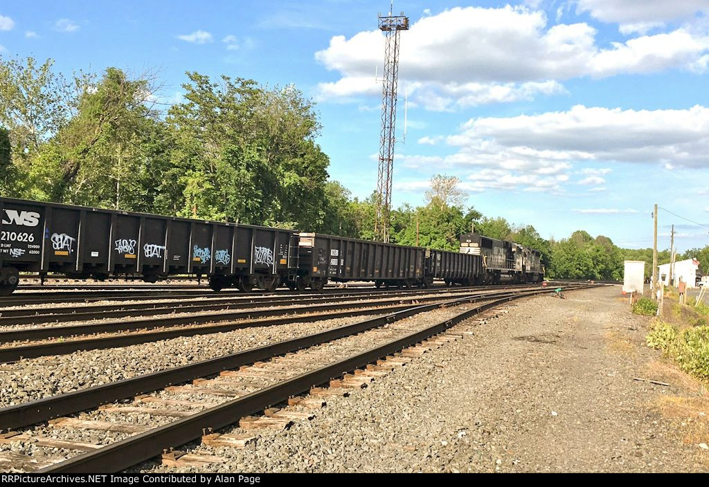 NS 7009 and 5656 work Abrams yard